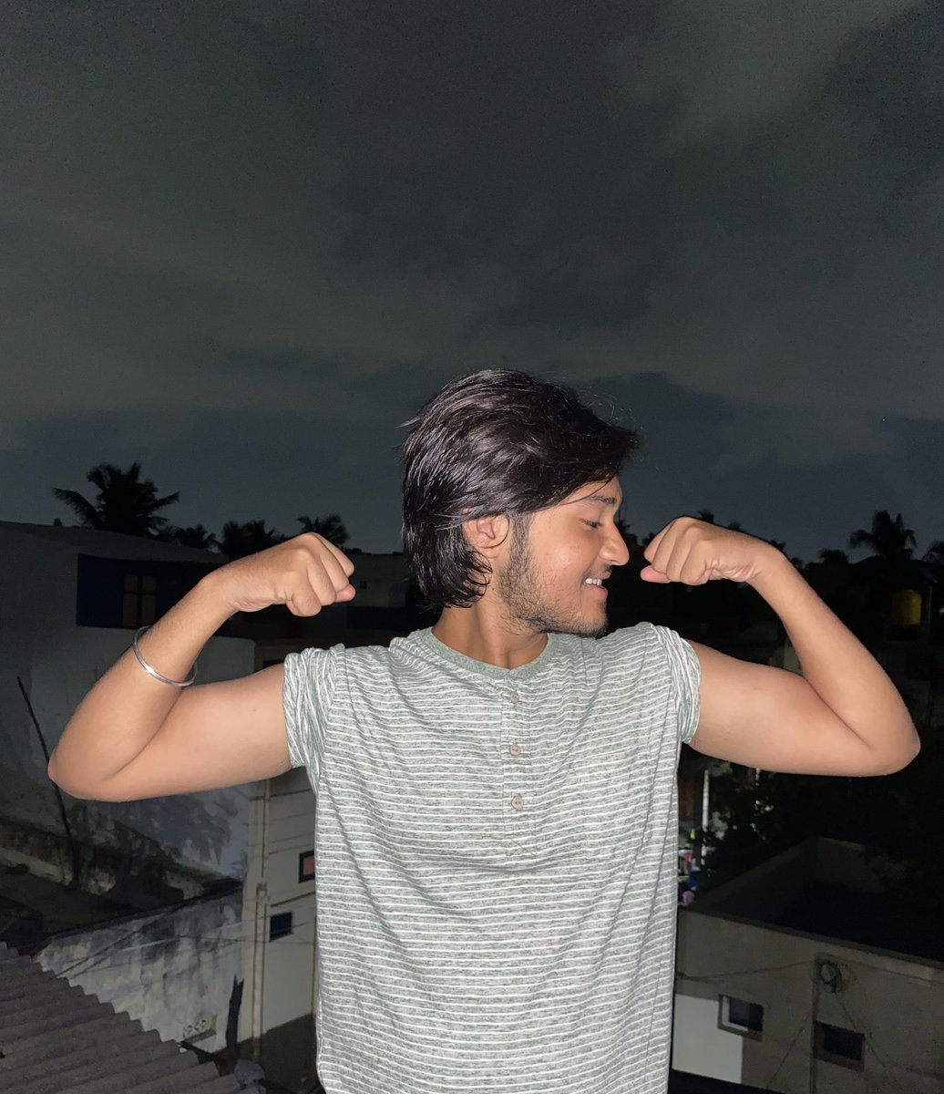 AshuGain's tweet photo. Bhai Mausam Hai Suhana🤓 #sixpack #BamBaminMY #CaptainAmericaBraveNewWorld #loveislandusa https://t.co/UPEZfFPRMd