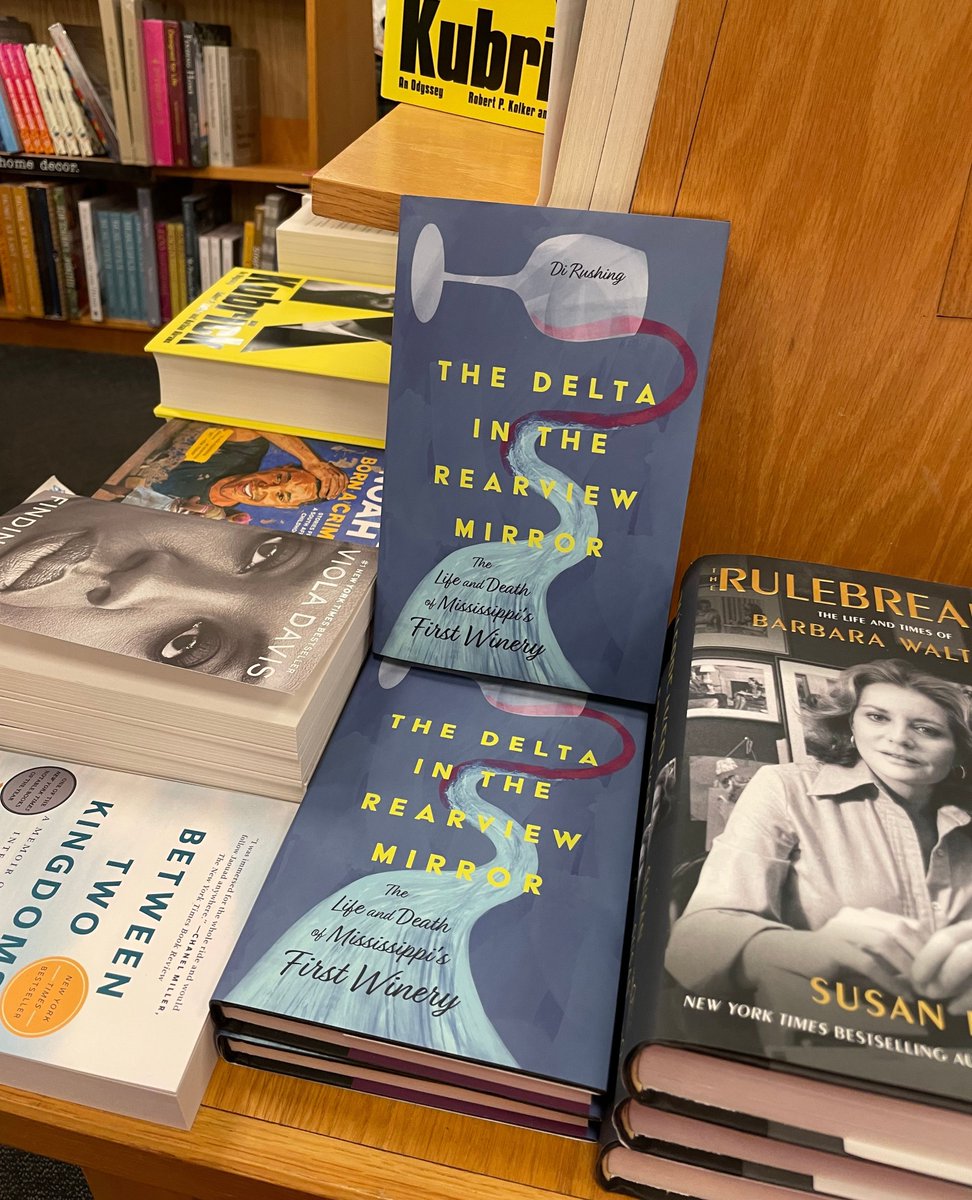 🤳 Spotted at <a href="/novelmemphis/">novel.</a>--THE SUMMER OF 2020 and THE DELTA IN THE REARVIEW MIRROR! 📚️

l8r.it/pYH6

l8r.it/ffPm