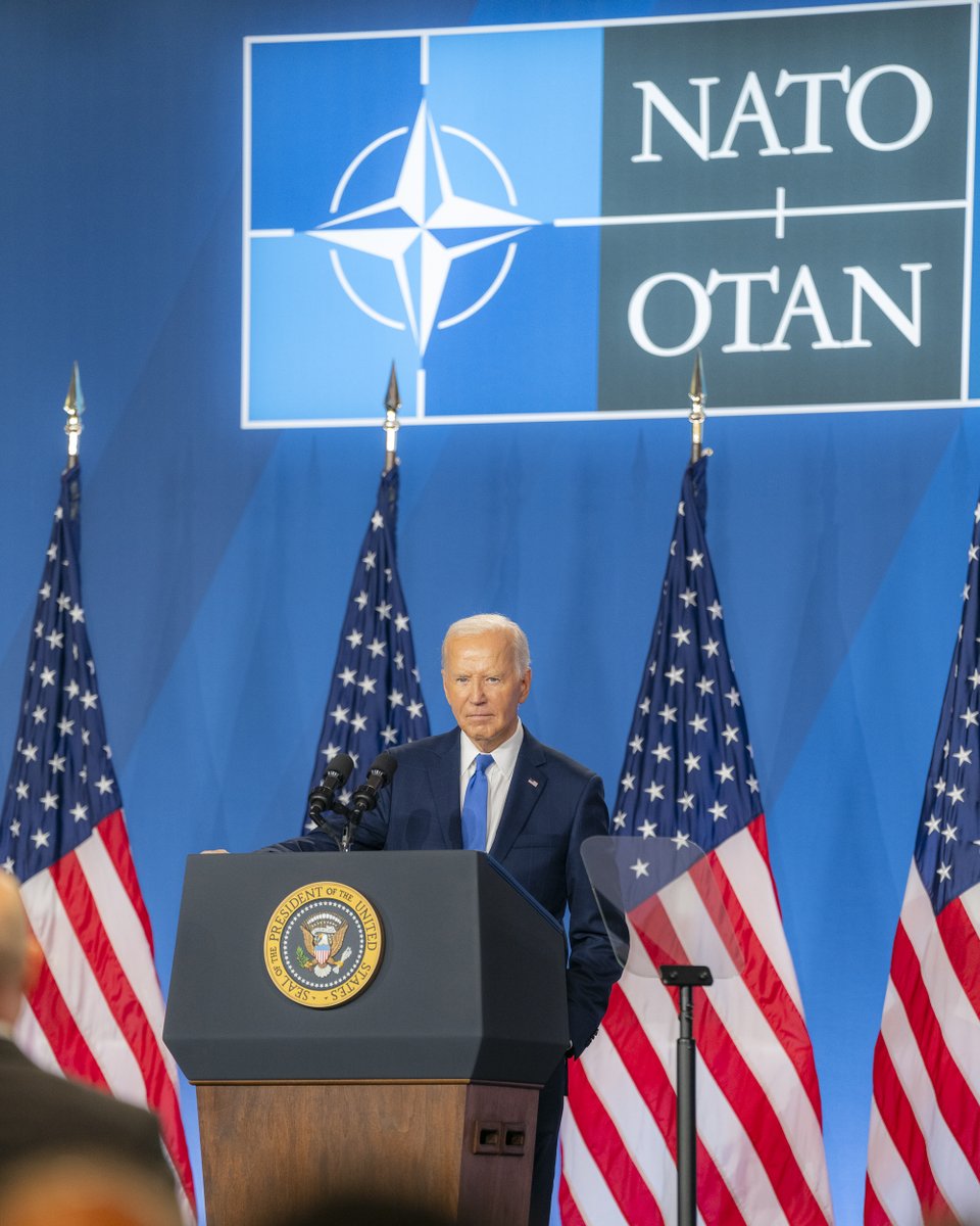 POTUS46Archive's tweet photo. What happens to Ukraine matters to all of Europe, all of NATO, and all of the world.
 
We are united against Putin’s war. 
We are united behind Ukraine.
And we are united behind a vision of the world where free countries never fear aggression from a brutal tyrant next door. https://t.co/7lYdww1yEx