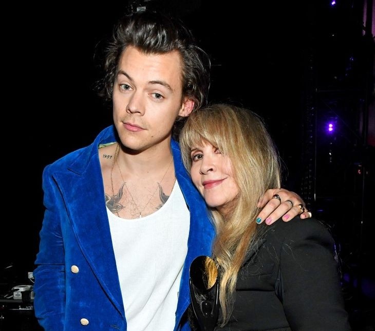 goldenrryhrry's tweet photo. WE'RE GONNA GET A HARRY AND STEVIE REUNION WE'RE GONNA SEE HIM ON STAGE TONIGHT https://t.co/X9RszLLkkJ