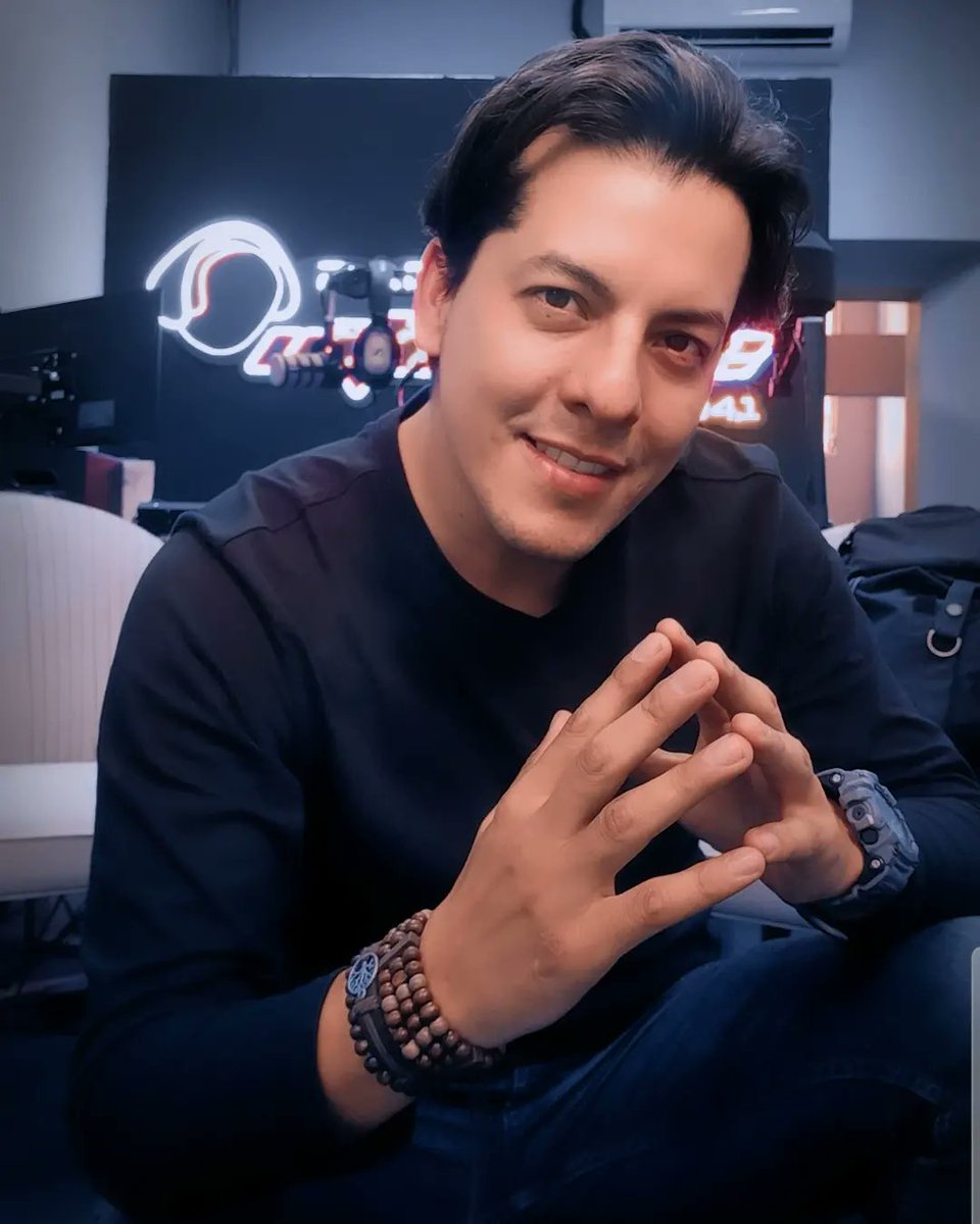 alexandro_x86's tweet photo. Recibir mensajes para conplacer música es parte de la diversión del día a día, la vida es simple y yo encantado de complacerl@s a través de InterFace 📻 9️⃣0️⃣.3️⃣
https://t.co/NL3Y4h0BJj 🔛🎶🎵🎙
#LaRadioDeModa #Guatemala #InterFace903 #FM #Escuintla #Petén #Zacapa #Chiquimula https://t.co/zOKX30VTyC
