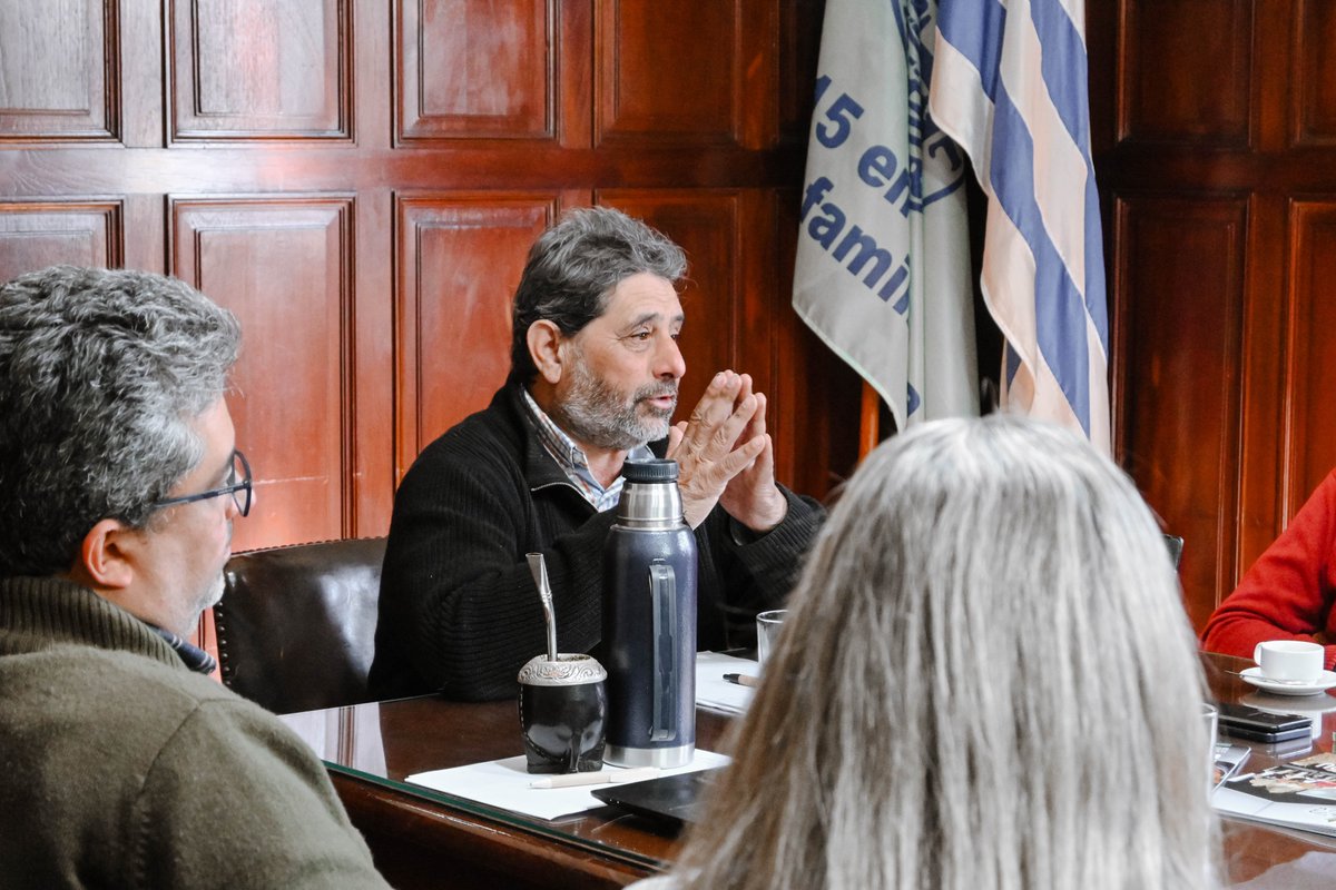 ine_uruguay's tweet photo. El director del INE @DiegoAboal2 se reunió recientemente con la directiva de @cnfr_uy para abordar detalles del Censo Agropecuario, responder consultas y fortalecer la colaboración para el sector. Agradecemos a la @cnfr_uy  por su colaboración. https://t.co/fe5aYCPK99 – 08001908” https://t.co/kYScq6biQq