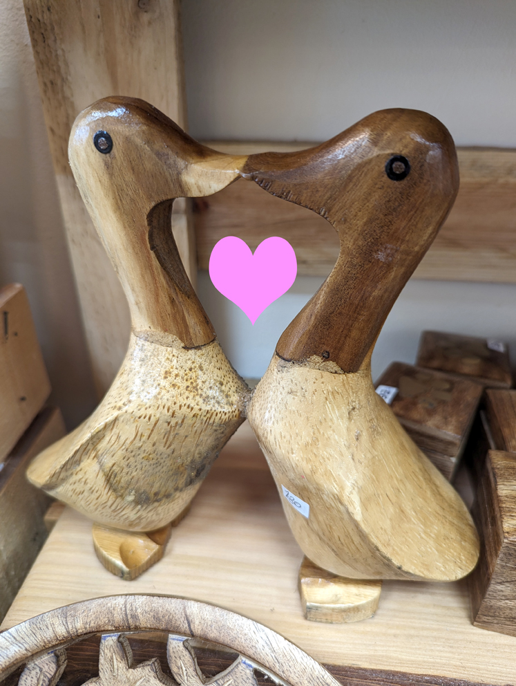 Kissing duck couple in a natural wood finish. Great for duck fans and romantics everywhere!

#ducks #woodenducks #kissingducks #woodenkissingducks #woodengifts #woodengiftshopuk #shoplocaluk #supportlocalbusinessuk #romantic #incurableromantics
