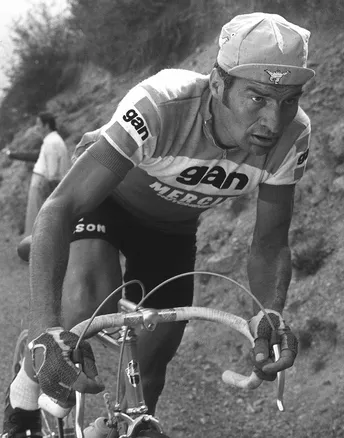 LePopu_sports's tweet photo. #Cyclisme Il y a 50 ans, Raymond Poulidor écrivait sa légende sur les pentes du Pla d'Adet lors de la 16e étape du Tour de France
https://t.co/50g2CYwnK6 https://t.co/Hufm82D27F
