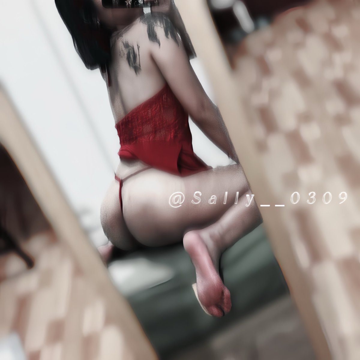 Sally__0309's tweet photo. 鏡子擦了✅裙子拉了✅ 那這樣子可以嗎..？ https://t.co/XSuSLbTE3Z