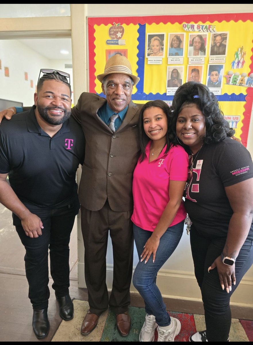 msolivia22's tweet photo. Such a great morning spent celebrating #HometownGrant winner Boys and Girls Club of Hazlehurst Mississippi. @TMobile  continues to invest in rural communities across America. #TripleThreat #BetOnUs #WinWithLynn #OneTeamTogether #SMRA https://t.co/tGn41TLZxO