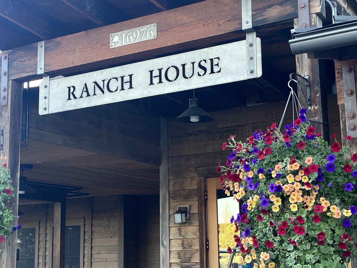 artstricklin's tweet photo. It’s a wrap on a most unexpected Central Oregon find @Brasada_Ranch with a scenic Peter Jacobson designed golf course.Tons of family activities food, fun & undiscovered good times. Lots of golf in Bend, but BR’s full collection sure to please everyone.#mustvisit #funfind https://t.co/VD7T8IOETe