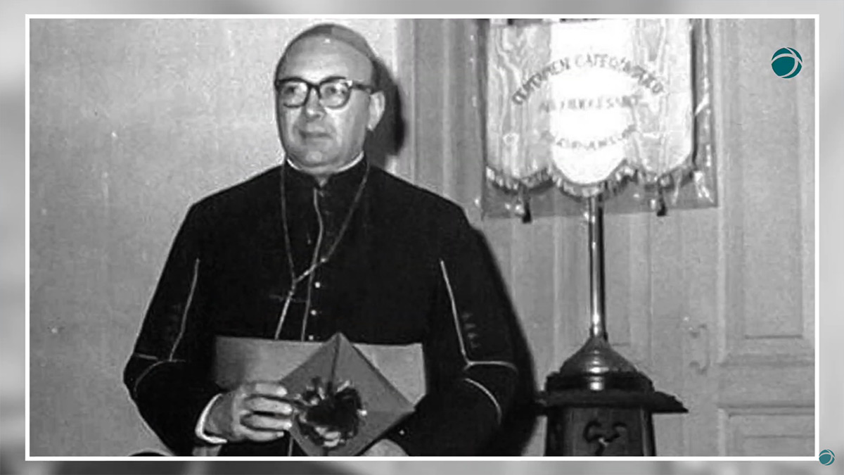 arzbaires's tweet photo. Se cumplen 47 años de la muerte del obispo Mons. Carlos Ponce de León.

Hay novedades en la investigación civil y en la mirada de la iglesia también, por eso hablamos con el Padre Enrique Bianchi de la Diócesis de San Nicolás.

Mirá la nota aquí 👇👇
https://t.co/GZAEQbaDJ3 https://t.co/L7K5EtWWF8