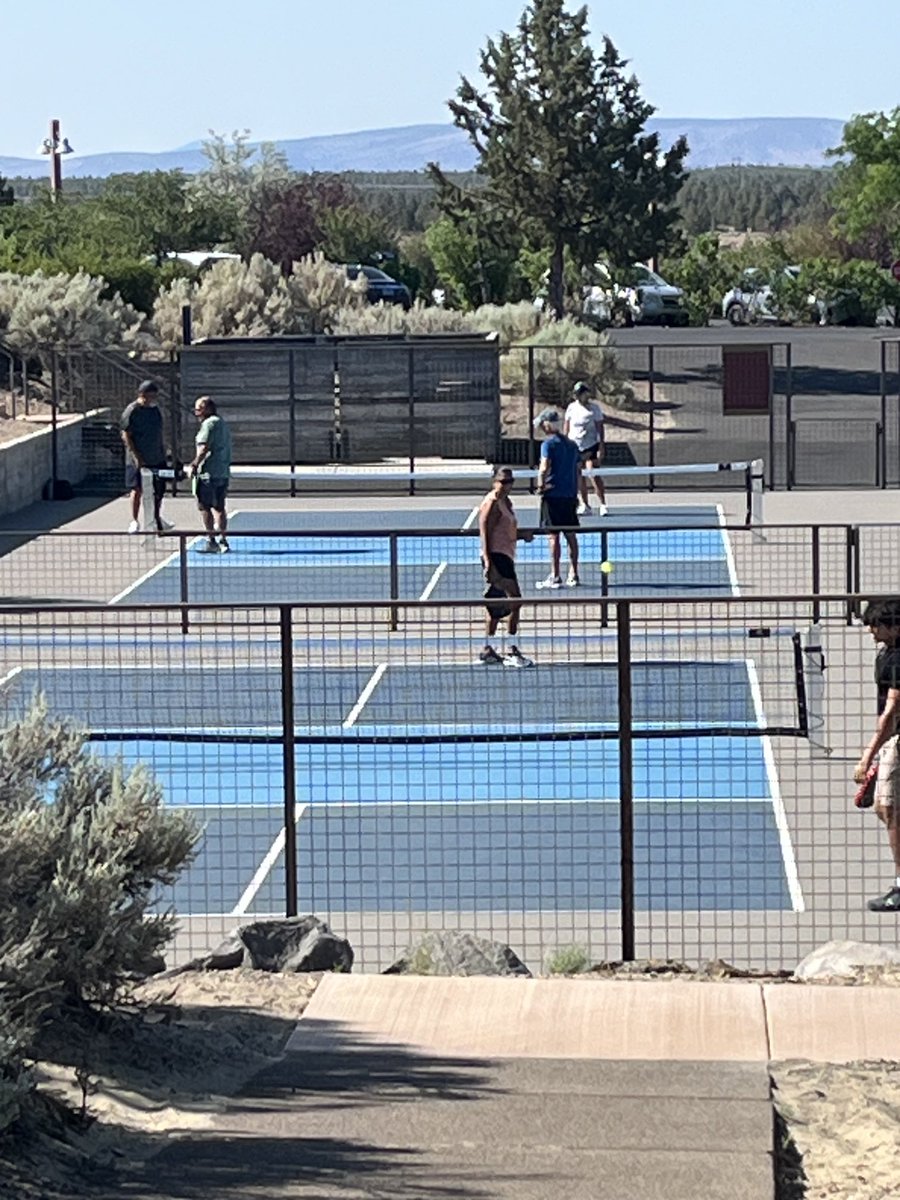artstricklin's tweet photo. It’s a wrap on a most unexpected Central Oregon find @Brasada_Ranch with a scenic Peter Jacobson designed golf course.Tons of family activities food, fun & undiscovered good times. Lots of golf in Bend, but BR’s full collection sure to please everyone.#mustvisit #funfind https://t.co/VD7T8IOETe