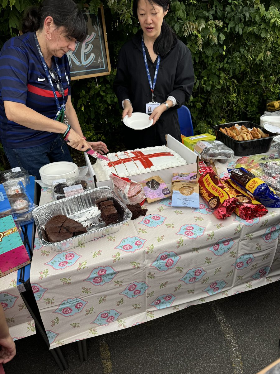 gladparkprimary's tweet photo. Thank you to everybody who came to our fantastic ‘International Summer Fayre’ today which was organised by our incredible PSA. It was spectacular - our community and children had a blast! 💥 🌻 https://t.co/9app7ityhJ
