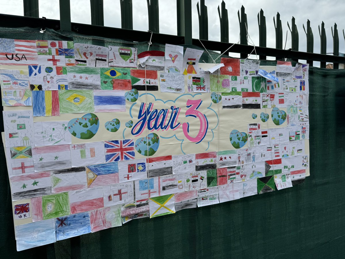 gladparkprimary's tweet photo. Thank you to everybody who came to our fantastic ‘International Summer Fayre’ today which was organised by our incredible PSA. It was spectacular - our community and children had a blast! 💥 🌻 https://t.co/9app7ityhJ