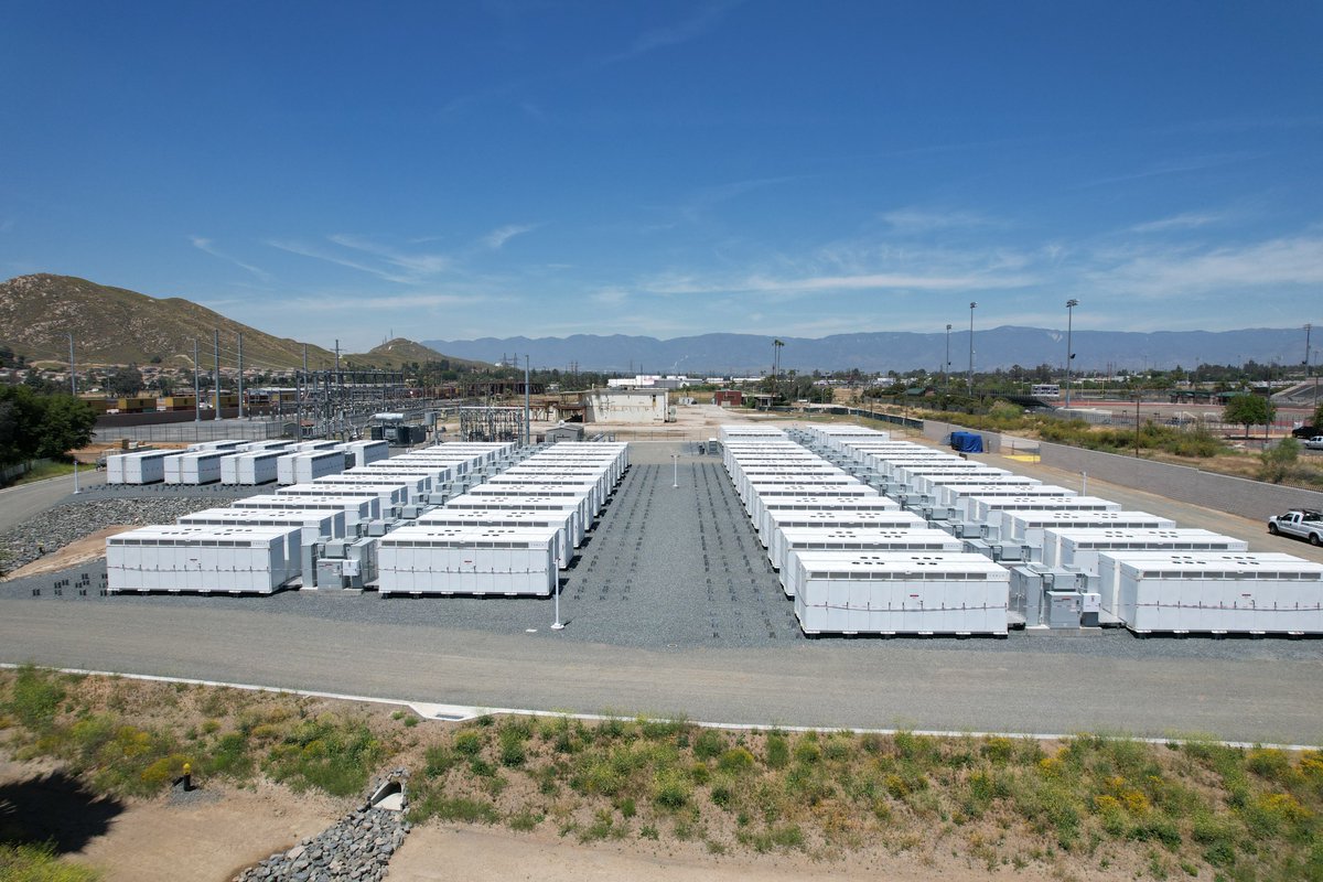 One of the largest battery sites in the US, featuring 200 MW / 800