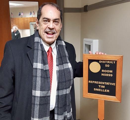 lpohutsky19's tweet image. The Michigan LGBTQ+ Caucus mourns the loss of Rep. Tim Sneller. He was a true friend and advocate, and the world is a little less bright without him. 

Find the official statement from the LGBTQ+ caucus here: drive.google.com/file/d/1nsYTi7…