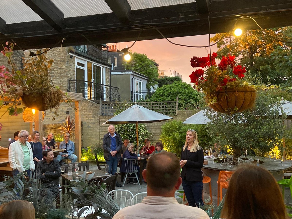 elliereeves's tweet photo. Great to spend the evening with @LWEDCLP friends at the @plough_dulwich, celebrating our election successes both in Lewisham West and East Dulwich and across the country.

Very fortunate to have the support of such a fantastic &amp; hardworking local Labour Party. https://t.co/j5OE5xzlsU