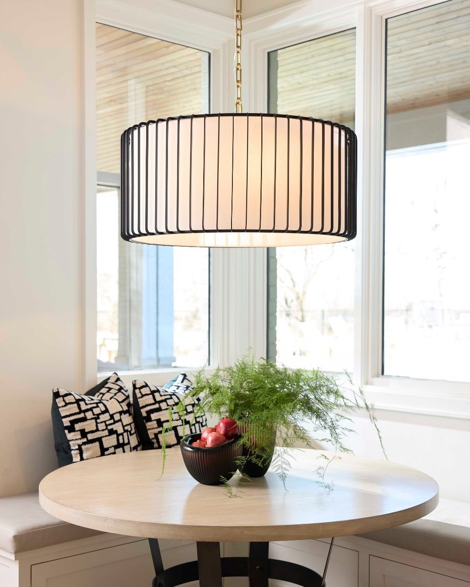 CyanDesignHome's tweet image. Keep it classy with the Tuxedo Collection.✨ A white linen shade casts a warm glow while black shade fans add dimensionality.🖤

✨ Tuxedo Pendant | Large
✨ Tuxedo Pendant | Medium

#cyandesign #cyanspring24 #designoutloud #lightingdesign #interiordesigner #interiors #designer