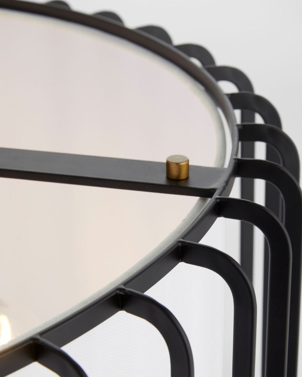 CyanDesignHome's tweet image. Keep it classy with the Tuxedo Collection.✨ A white linen shade casts a warm glow while black shade fans add dimensionality.🖤

✨ Tuxedo Pendant | Large
✨ Tuxedo Pendant | Medium

#cyandesign #cyanspring24 #designoutloud #lightingdesign #interiordesigner #interiors #designer