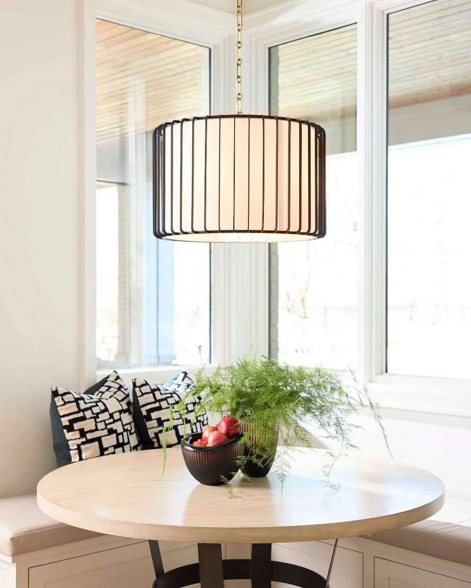 CyanDesignHome's tweet image. Keep it classy with the Tuxedo Collection.✨ A white linen shade casts a warm glow while black shade fans add dimensionality.🖤

✨ Tuxedo Pendant | Large
✨ Tuxedo Pendant | Medium

#cyandesign #cyanspring24 #designoutloud #lightingdesign #interiordesigner #interiors #designer