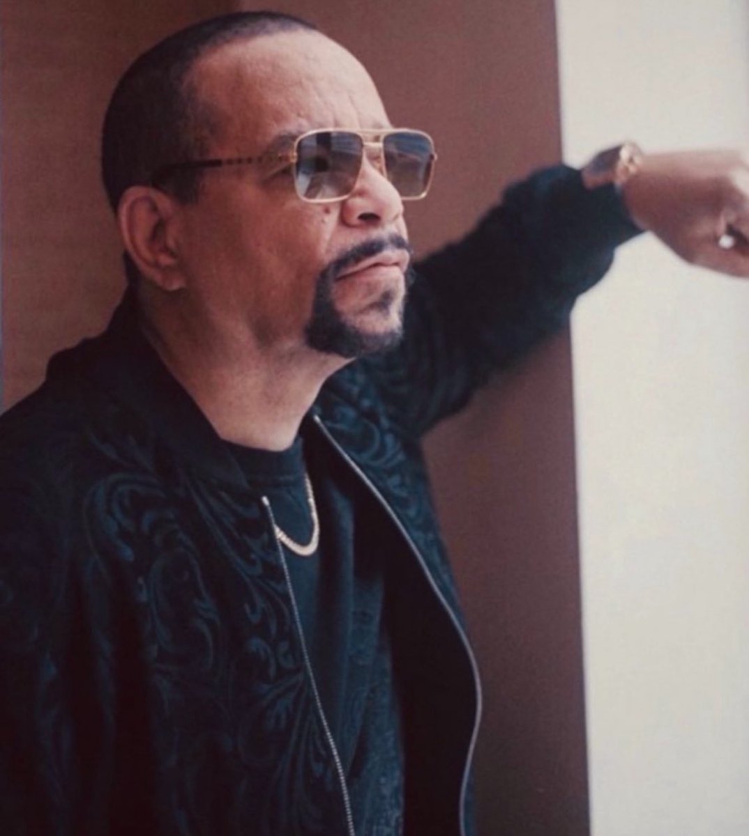 FINALLEVEL's tweet image. ICE COLD FACT 💎 Players LOVE to give compliments…. Haters LIVE to give criticism….