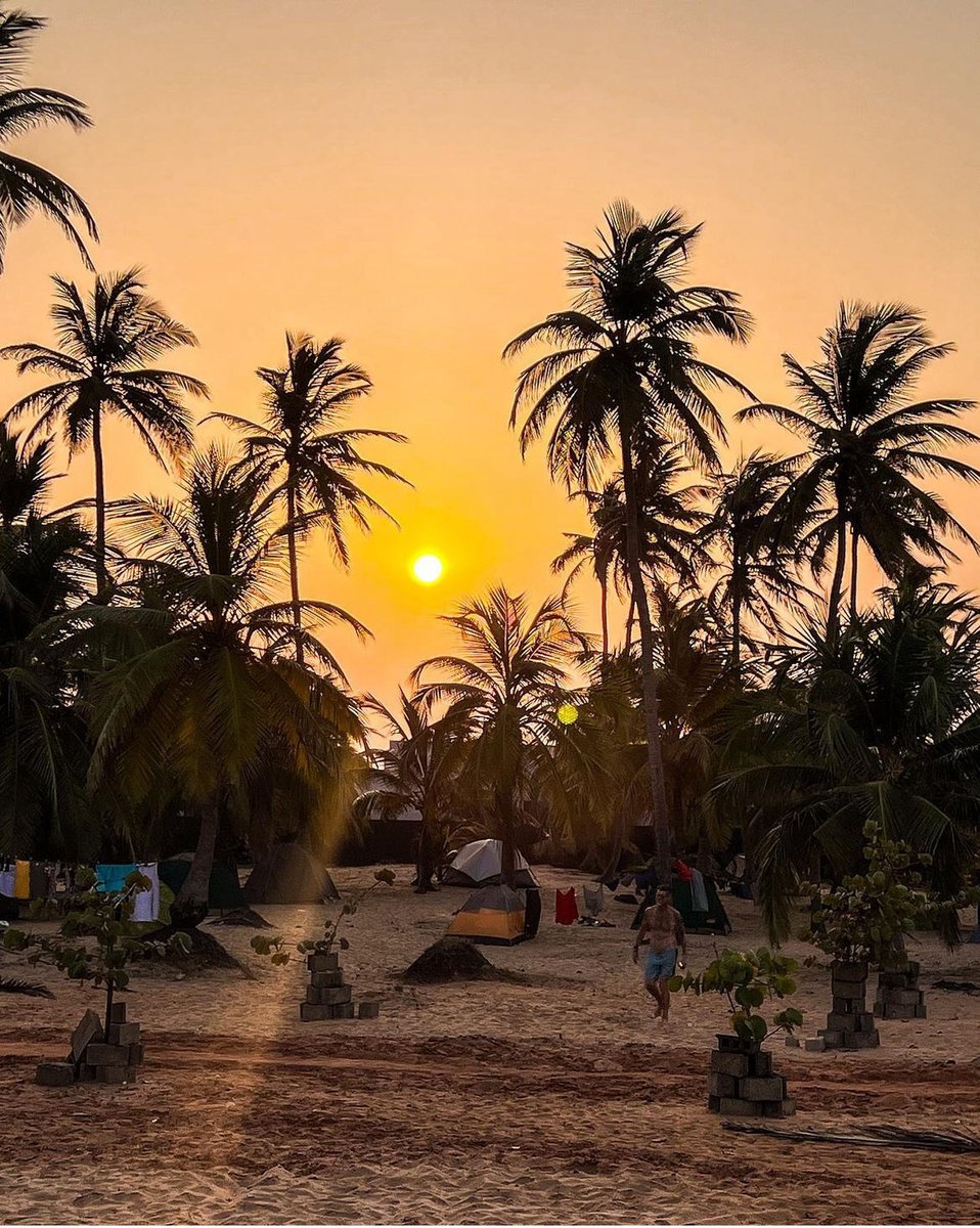 An African sunset 💛

📍Benin

[📸: <a href="/two/">xD</a>.wanderlosers]