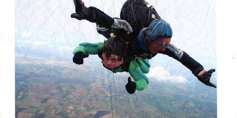 Alanna's daring leap from the skies is not just an adrenaline rush but a heartfelt effort to support a cause close to her heart. 💖

“My Mum and Dad benefitted hugely from the Age Exchange programmes in Blackheath”

justgiving.com/page/alanna-ra…

Thank you for your support! 🙌💙