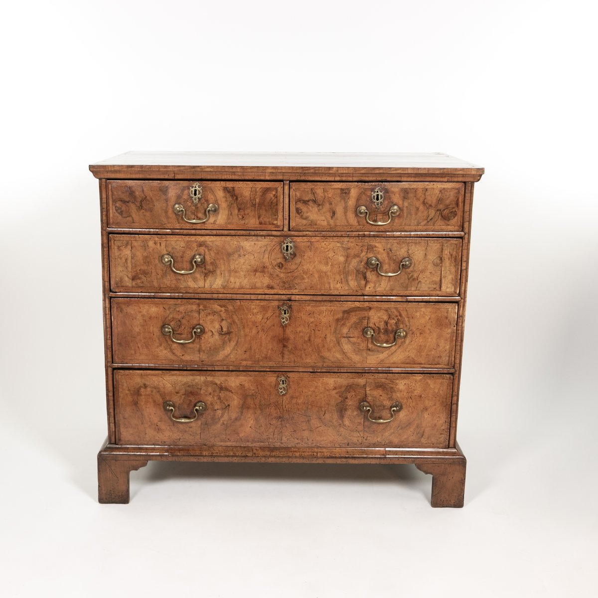 garden_court's tweet image. Georgian Walnut Chest of Drawers English, Circa 1720

height: 36 in. (91 cm)
width: 38.5 in. (98 cm)
depth: 22 in. (56 cm)

gardencourtantiques.com/shop/georgian-…

#ChestOfDrawers #Commode #18thCentury #Georgian  #interiorDesign #sanFrancisco #gardencourtsf