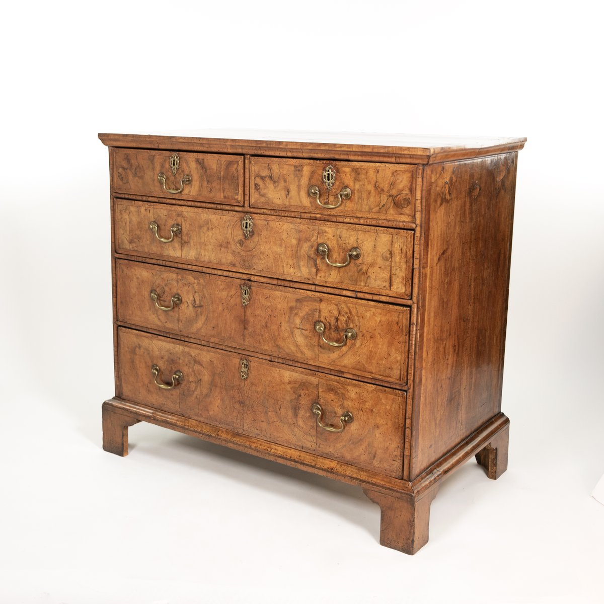 garden_court's tweet image. Georgian Walnut Chest of Drawers English, Circa 1720

height: 36 in. (91 cm)
width: 38.5 in. (98 cm)
depth: 22 in. (56 cm)

gardencourtantiques.com/shop/georgian-…

#ChestOfDrawers #Commode #18thCentury #Georgian  #interiorDesign #sanFrancisco #gardencourtsf