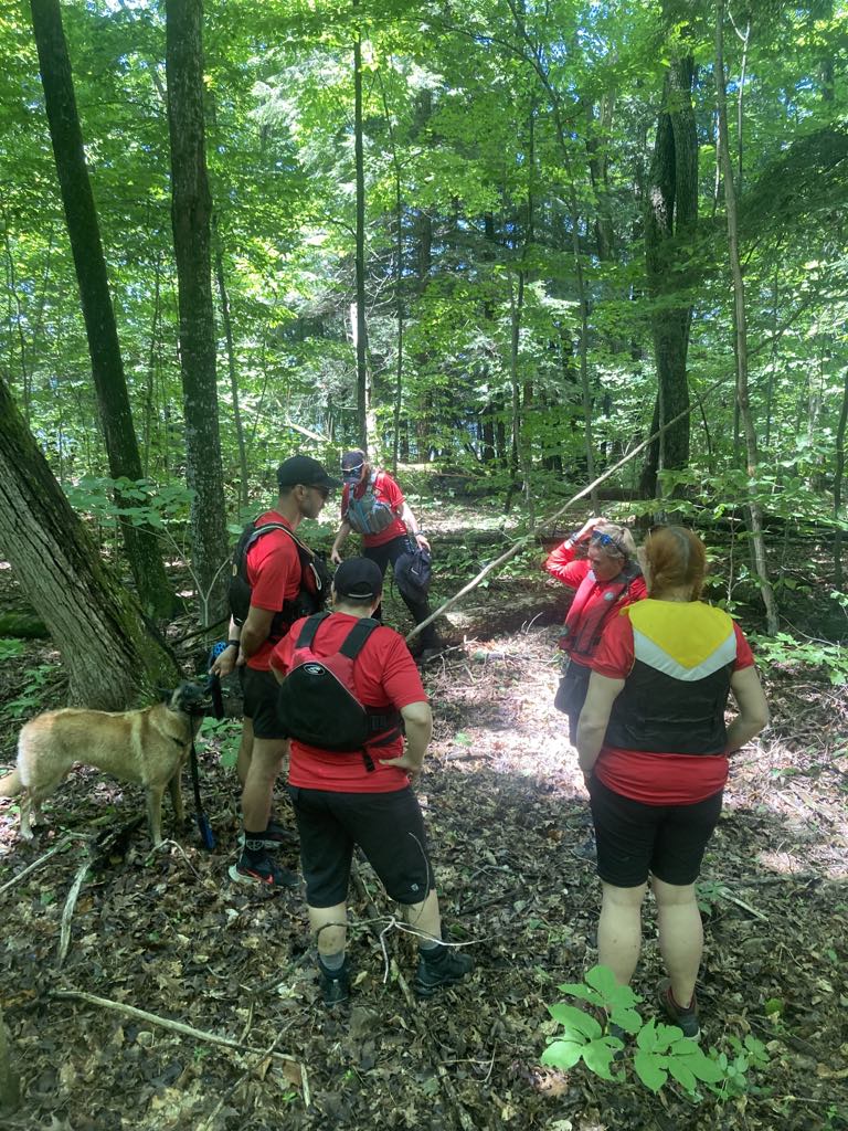 gbvsar's tweet photo. 🌊Thank You, Canadian Coast Guard!
For their invaluable support of our K9 Search and Rescue live find dogs to gain experience riding in a boat and being dispatched to an island to locate quarry.  🐾#CanadianCoastGuard #K9SearchAndRescue #GBVSAR #SARVAC #OSARVA  #CommunitySupport https://t.co/hvnrK2nJxU