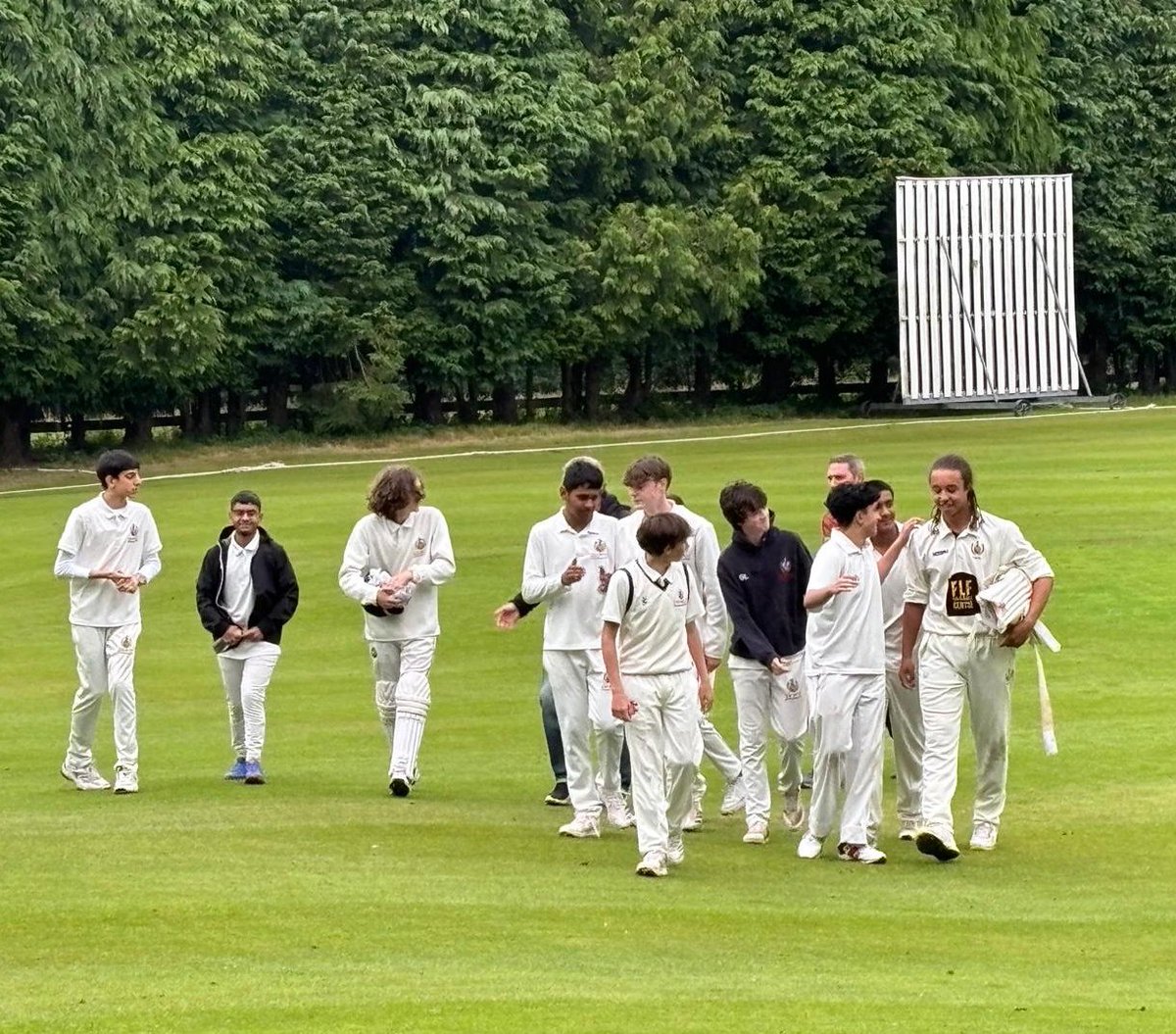 SWMCCJuniors's tweet photo. The u15s managed just 2 overs before the heavens opened in their High Peak Quarter Final at Prestbury.

A thrilling bowl off decided the tie. South West winning by taking 2 wickets to 1, to book their place in Sunday's semi final 

#SWMCC https://t.co/JDYQLZ7ATa