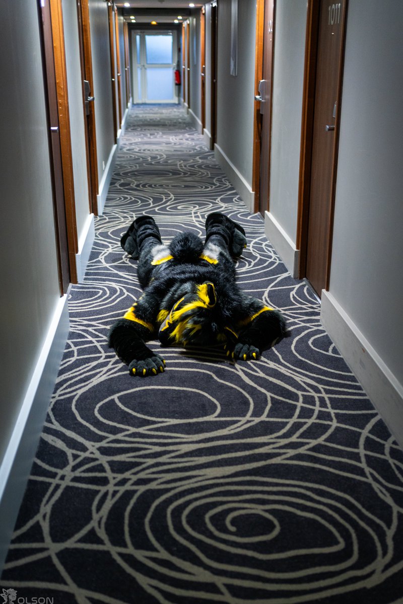 End of the week😵‍💫
#FursuitFriday 
📷: <a href="/Arch_Olson/">Olson</a>