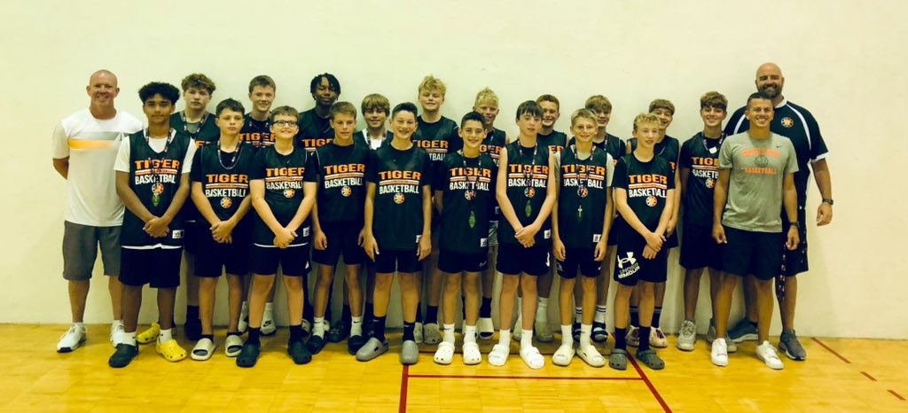 warsaw_hoops's tweet photo. Looking forward to a great weekend with this group at Super Hoops these next few days. #superhoops #tigerbasketball #iwu https://t.co/3lzDPkUBoh