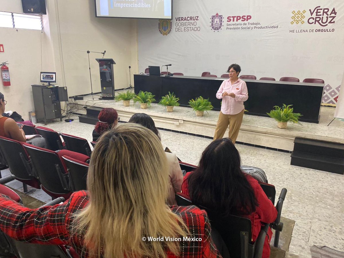 EQUAL_WV's tweet image. Se capacitó al personal responsable de las Unidades de Género de la #STPSP de Veracruz con el tema: "Trabajo Doméstico Trabajo Invisible", enfocado en los derechos laborales ganados por las mujeres empleadas del hogar, su importancia y horizonte hacia el futuro. @WorldVisionMx