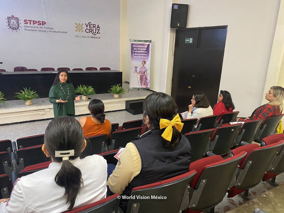 EQUAL_WV's tweet image. Se capacitó al personal responsable de las Unidades de Género de la #STPSP de Veracruz con el tema: "Trabajo Doméstico Trabajo Invisible", enfocado en los derechos laborales ganados por las mujeres empleadas del hogar, su importancia y horizonte hacia el futuro. @WorldVisionMx
