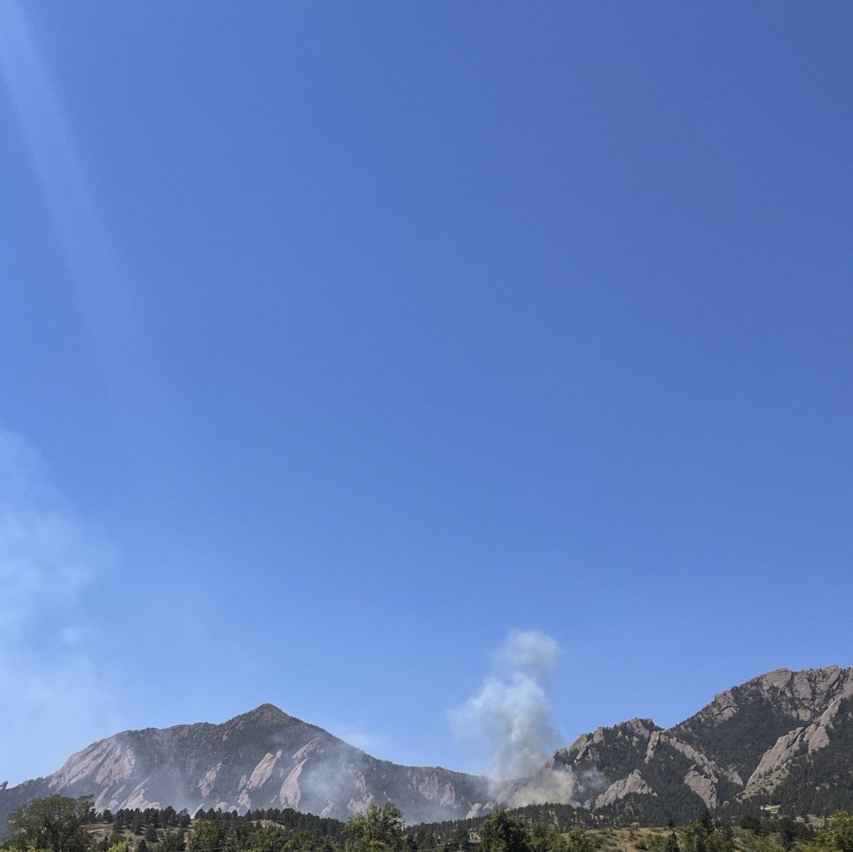bree_wx's tweet photo. Due west of NOAA - they had us evacuate. @NWSBoulder #COwx https://t.co/gfYDubGOQB