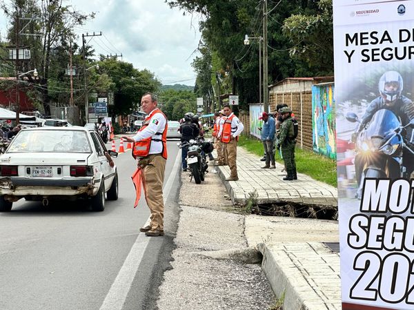 DisplayNoticias's tweet photo. 🔵16 motocicletas fueron detenidas y remitidas al corralón. Como parte de los acuerdos en la Mesa de Coordinación Estatal para la Construcción de la Paz, la Secretaría de Movilidad y Transporte (#SMyT)
#Tepoztlán https://t.co/z9PY3MWsbu