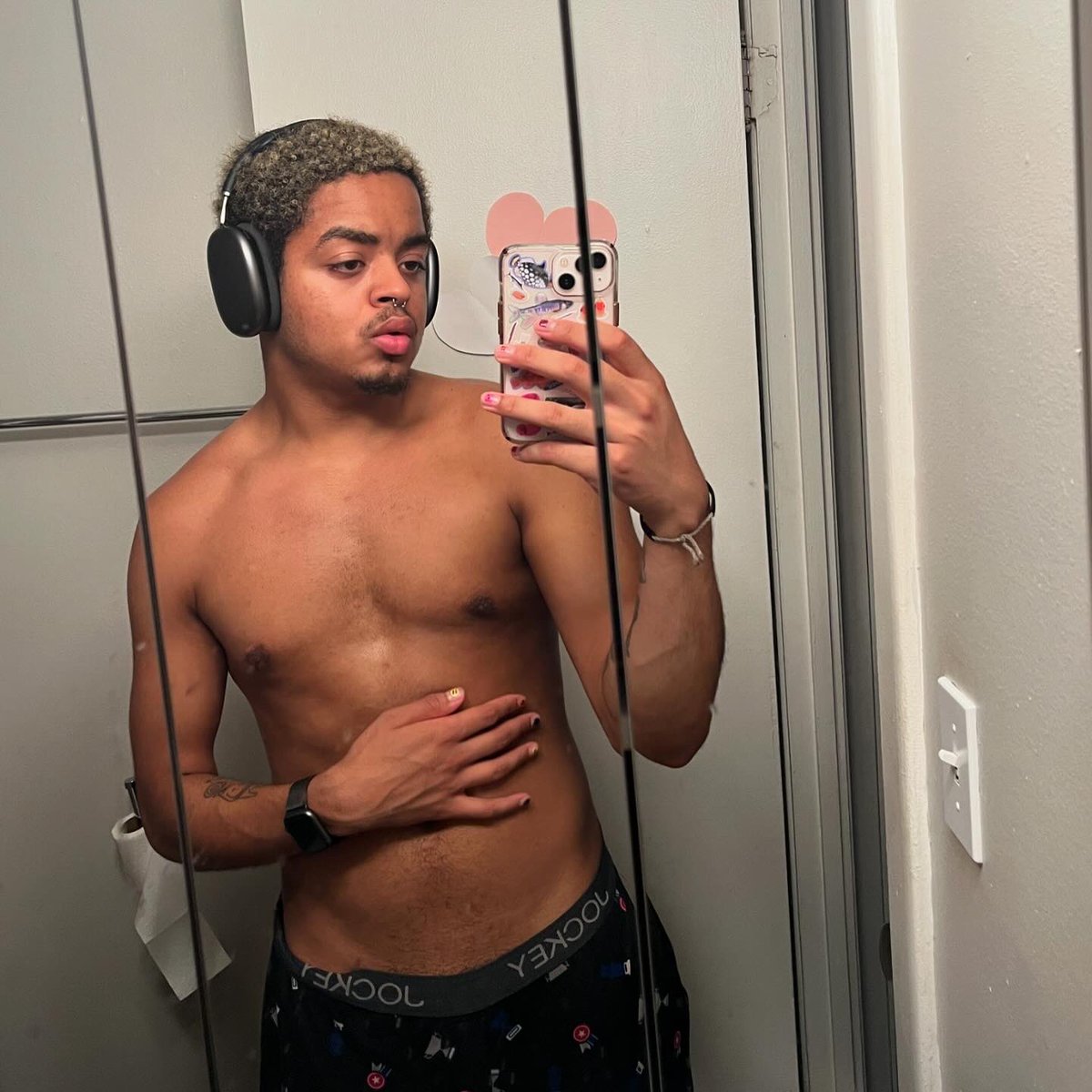 applebttmpdx's tweet photo. the face and the ass that matches https://t.co/YlJChuNBJf