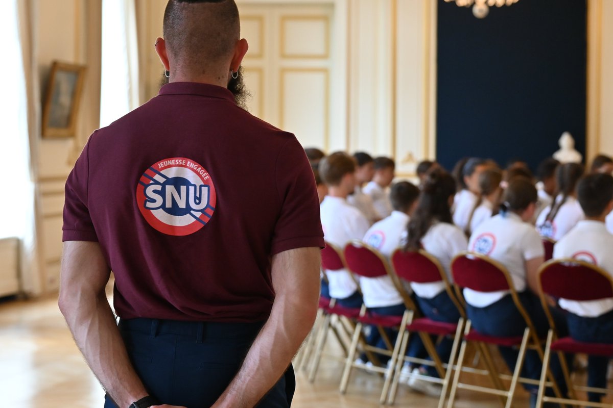 Prefet57's tweet photo. #SNU | Laurent Touvet, @prefet57, a rencontré et échangé avec les jeunes volontaires engagés dans le service national universel à l'ADEPPA de #Vigy. 🇫🇷
➡️ Un séjour de cohésion pour les jeunes de 15 à 17 ans au service d'une mission d'intérêt général.
➕ d’infos sur le SNU 👉 https://t.co/jJd3ITyRYU