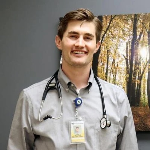 umnmedschool's tweet photo. Third-year medical student Nyika Friberg had the chance to train in a rural Minnesota health care system, thanks to the Rural Physician Associate Program (RPAP)! 🩺

Learn more about Friberg’s experience with RPAP: https://t.co/z2Hvih17KT

#UMNproud | #MedStudent | #RuralHealth https://t.co/OfmSkGaBw0