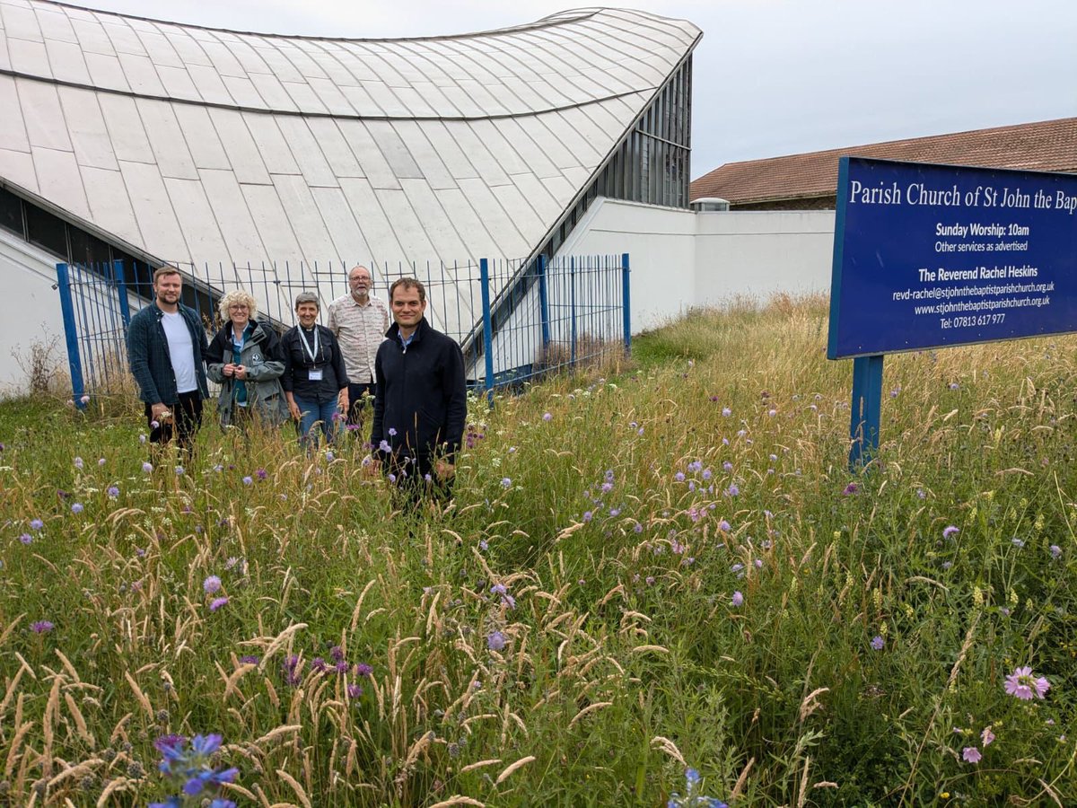 joshua_wells1's tweet image. Great to visit St John’s church in #Minster ward this afternoon with @Hamish4Lincs. 

Rev. Rachel &amp;amp; co. have planted a beautiful wildflower meadow outside the church and we discussed the benefits for residents and the environment from such projects.
