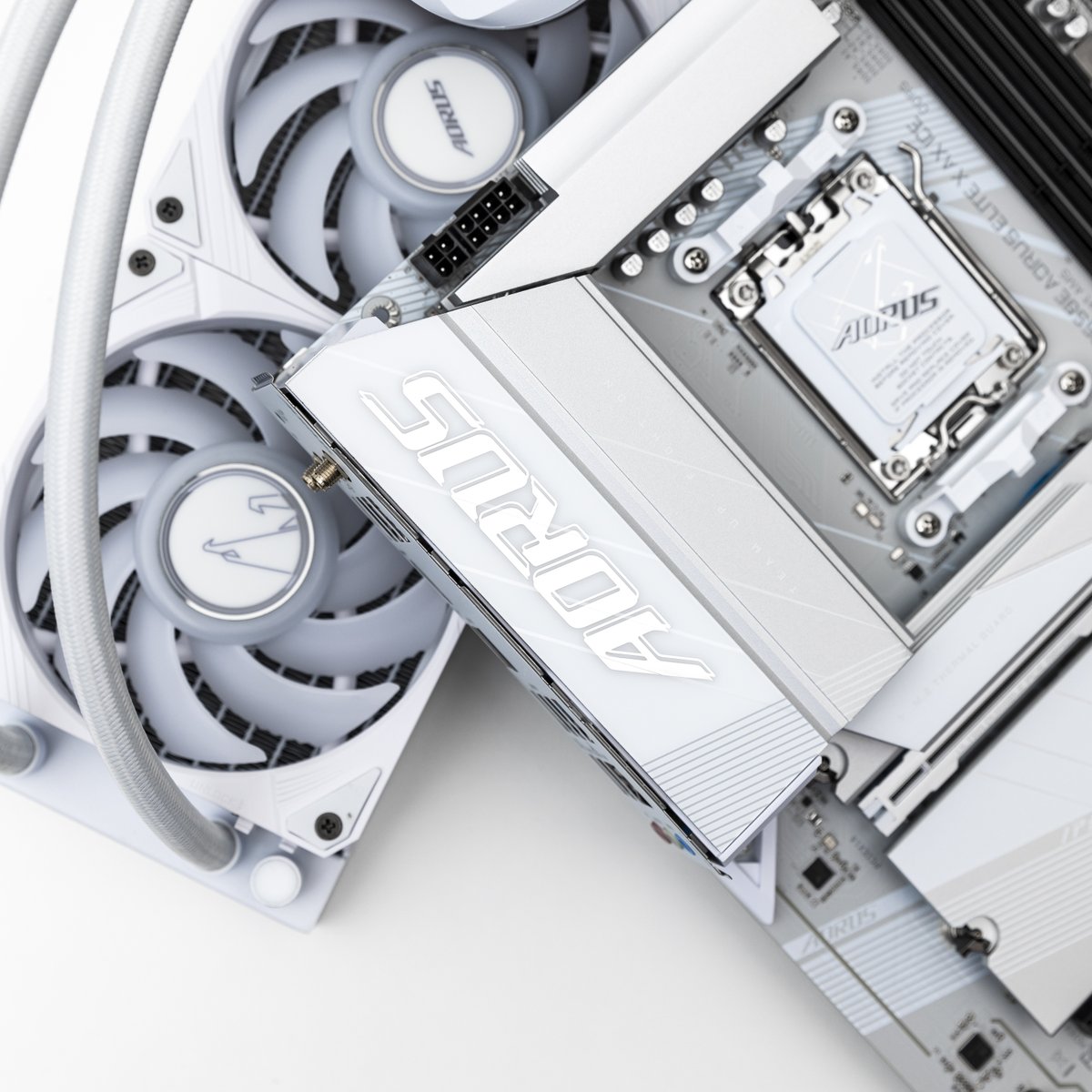 AORUS_NA's tweet photo. Getting up close and personal with our B650E AORUS ELITE X AX ICE Motherboard 🤍🐻❄️
#AORUS #AORUSNA #GIGABYTE #B650E #Motherboard #Gaming #PCGaming #GamingComputer #GamingPC #MOBO #WhitePCBuild #Aesthetic #Gamers #TeamUpFightOn https://t.co/pkthJecUJK