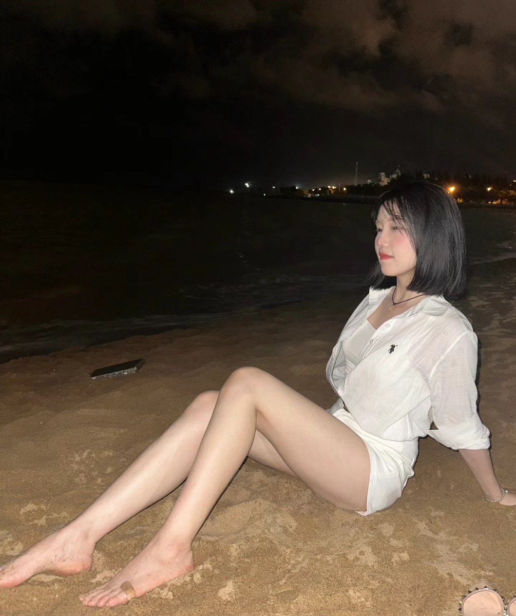 XXX1199742's tweet photo. 真想看到骚妈的人妻大胸朋友被渔民抱起来猛肏。 https://t.co/W51xBzBvxV