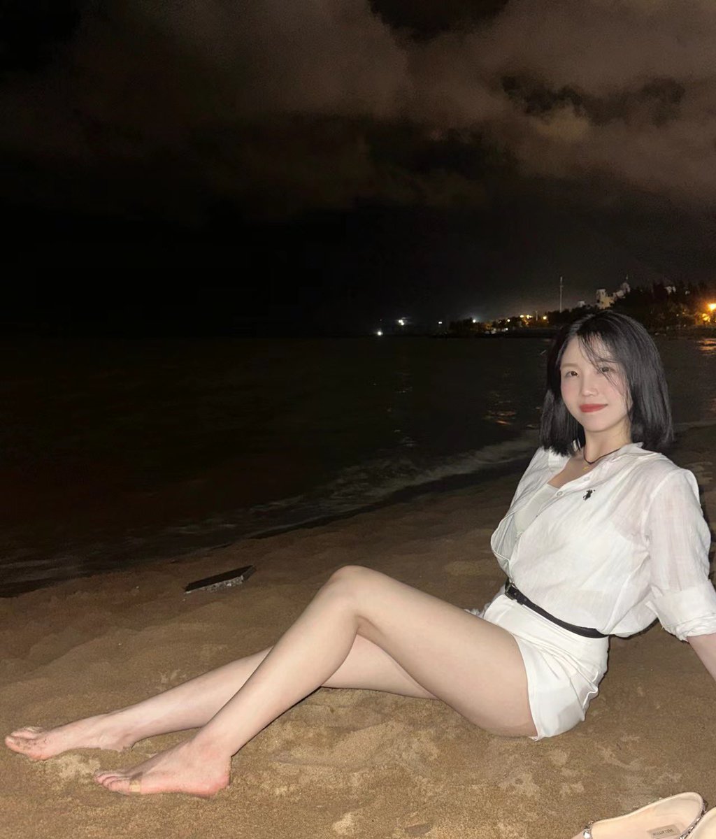 XXX1199742's tweet photo. 真想看到骚妈的人妻大胸朋友被渔民抱起来猛肏。 https://t.co/W51xBzBvxV