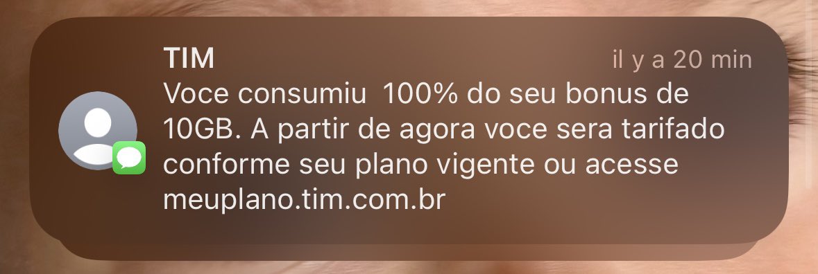 _evamelo's tweet photo. @ClaroBrasil @ClaroBrasil sem internet residencial desde meio dia. Obrigada por me fazer gastar meus dados em reuniões importantes de trabalho 😡 https://t.co/W2KkaTm9VD