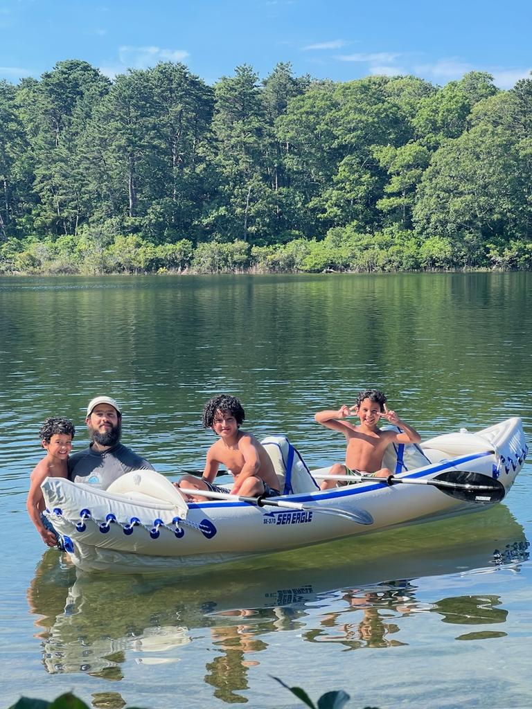 ariblesser's tweet image. Had an awesome week on water in #CapeCod. This scene is Hathaway's Pond in #Barnstable We took our #inflatableKayak out on a different stunning #kettlePond every day. Drove 11 hours straight to get home for Shabbos, but already looking forward to our next visit. #ShabbatShalom