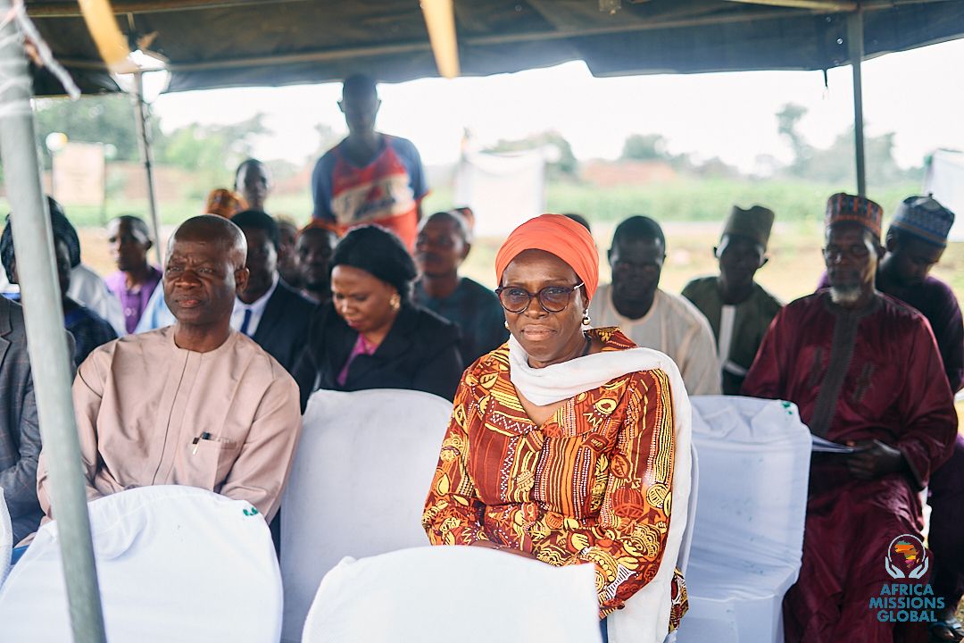 AfriMissions's tweet photo. 🎉✨ Photo Highlights from the Grand Commissioning of Redeemers Nursery &amp; Primary Missions School in Famole! 

It was an incredible day attended and led by our esteemed CEO of Africa Missions @eyonofw and Nigeria Chapter Leader Pastor Remi Olumuyiwa. https://t.co/Dbe7oQCqv0