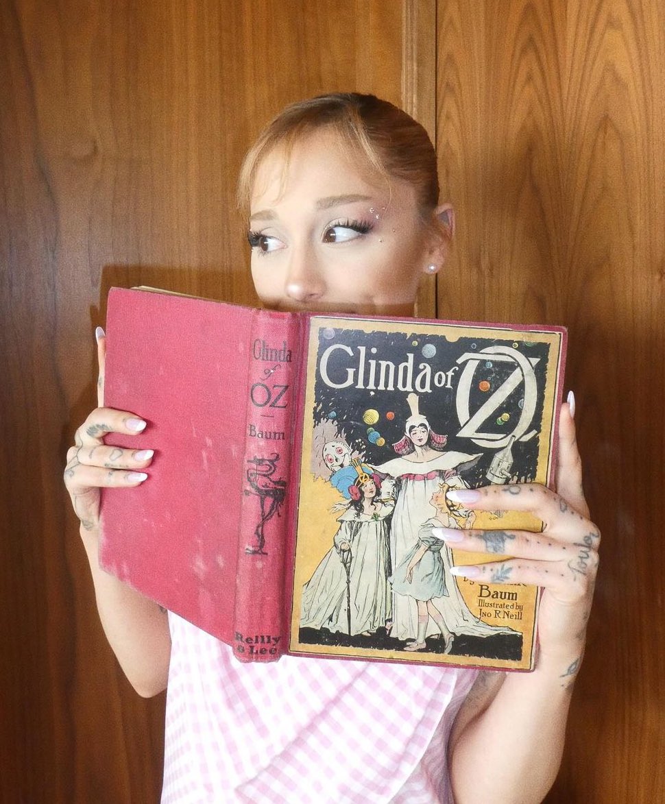 Ariana Grande Today ꕤ tweet media