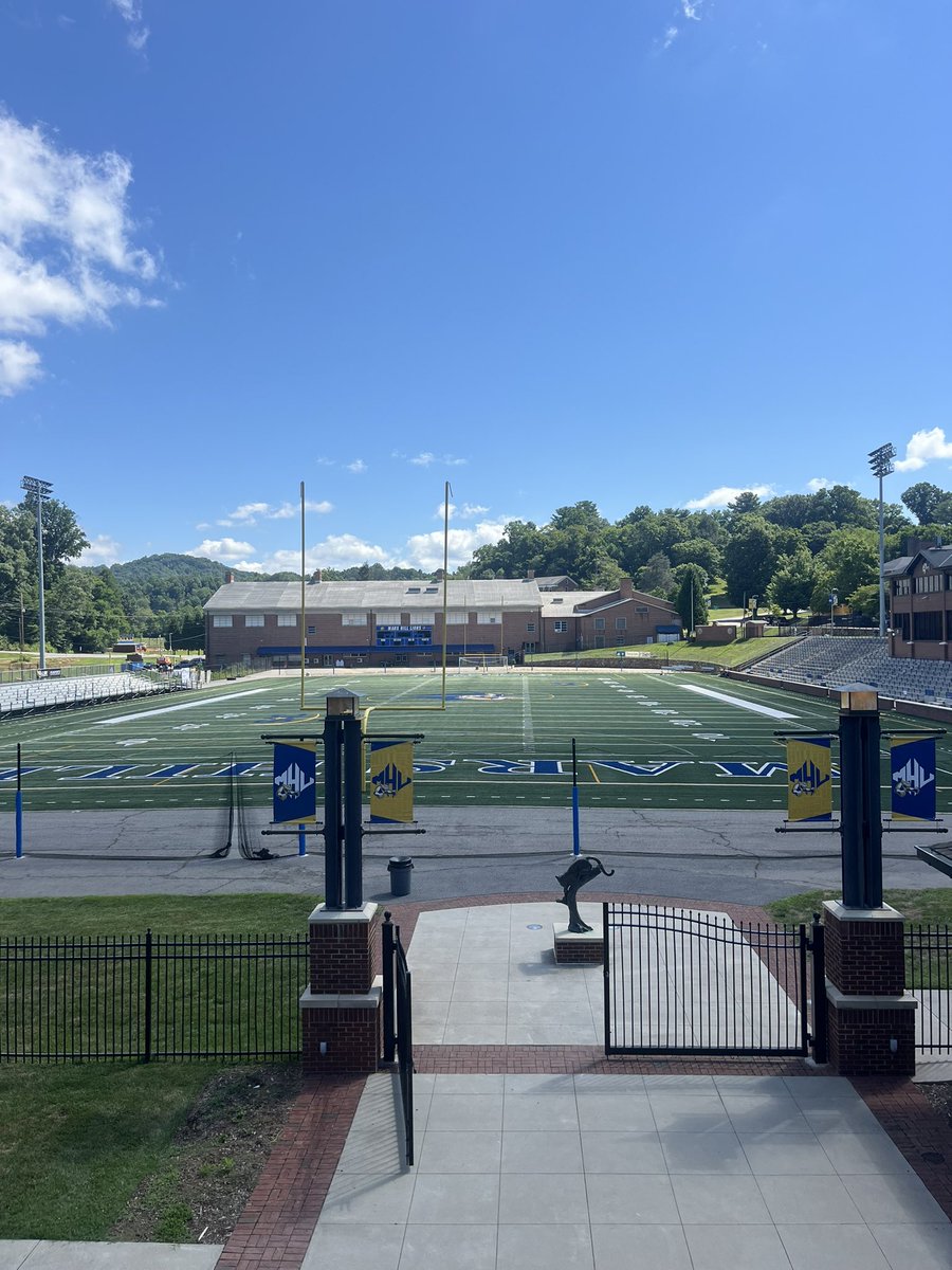 abbykoonce's tweet photo. Thank you @hol_rawcliffe10 and Mars Hill admissions for showing me around your beautiful campus! I enjoyed learning more about your school and soccer program. 
@ImYouthSoccer @ImCollegeSoccer @collegesocfindr @USYouthSoccer https://t.co/687AUKYd3y