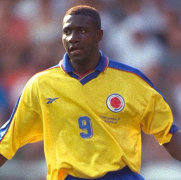 AlbicelesteTalk's tweet photo. 🇨🇴 Adolfo Valencia: "He is no longer the Messi we were used to seeing at Barcelona, who could get past six or seven players. He has lost speed and strength over the years.

"That is an advantage we have to try to exploit. Without taking away from everything he has done, Messi can now be marked by anyone." @TyCSports