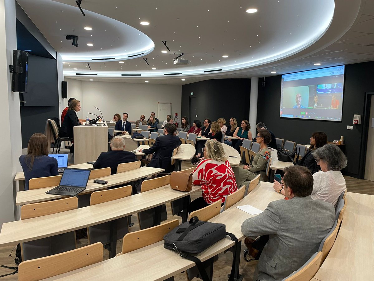 Merci à Caroline Laveissiere pour son invitation à venir échanger avec nos consœurs et confrères du <a href="/BarreauBx/">Ordre des Avocats de Bordeaux</a>: le rôle du CNB, les outils numériques et, bien sûr, l’#IA ont été autant de sujets abordés aujourd’hui dans le cadre de notre #GrandeConsultationAvocats