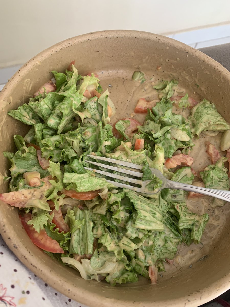 quantas kcal? ( tem alface, um tomate e uma cebola bem pequena) o molho somado tem 50 kcal