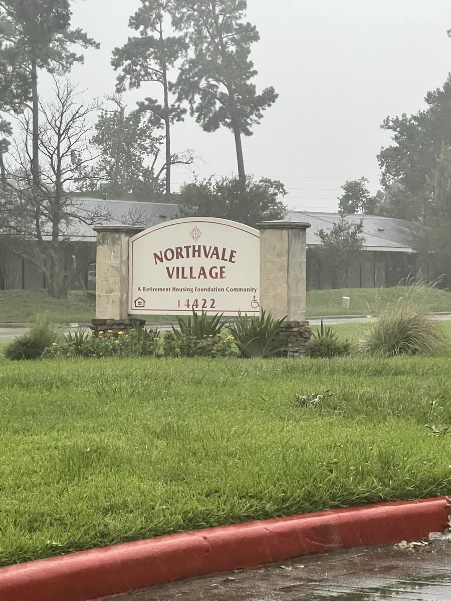 theshellbelle's tweet photo. Twitter peeps I need some help!! 

There are these 2 senior living facilities next door to each other. Each have close to 100 residents still here with no power. They have brought generators to have some cooling fans but they are almost out of food and water. Cornerstone has one case of water left. And a small bowl of fruit. And they’re hoping to maybe grill hot dogs today. Hot dogs. Our seniors… 

anyone close by that can help?? 

1960 close to Fallbrook. 

Please share
